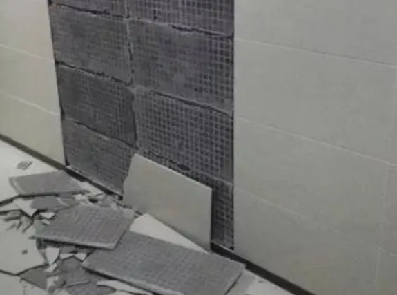 西畴瓷砖空鼓维修公司分享下西畴墙砖松动维修的知识